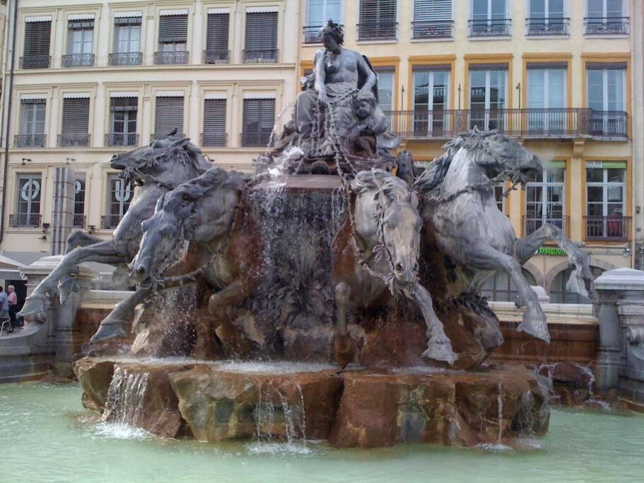 Appartement Place Des Terreaux Lyon Dış mekan fotoğraf